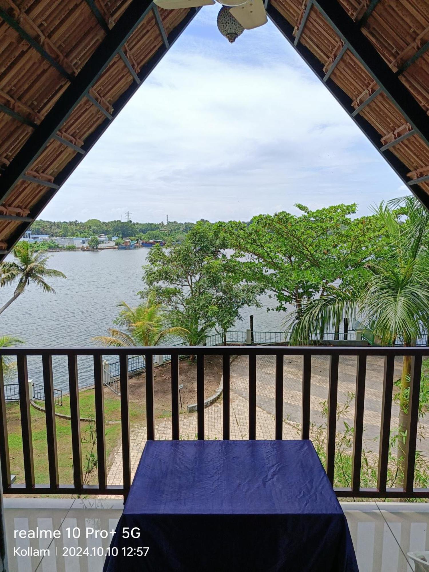 Ripples Backwater Resort, Kollam Buitenkant foto