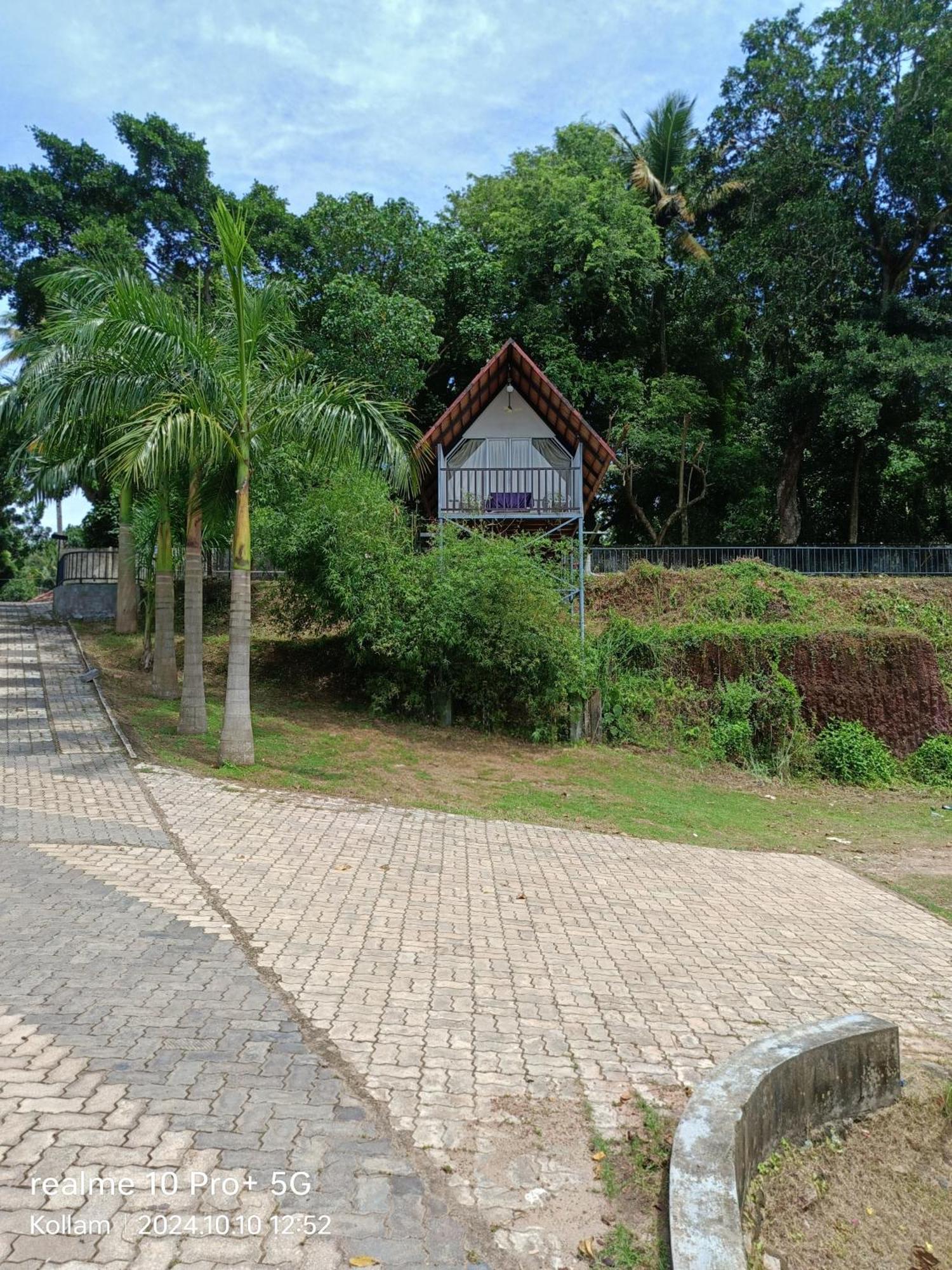 Ripples Backwater Resort, Kollam Buitenkant foto