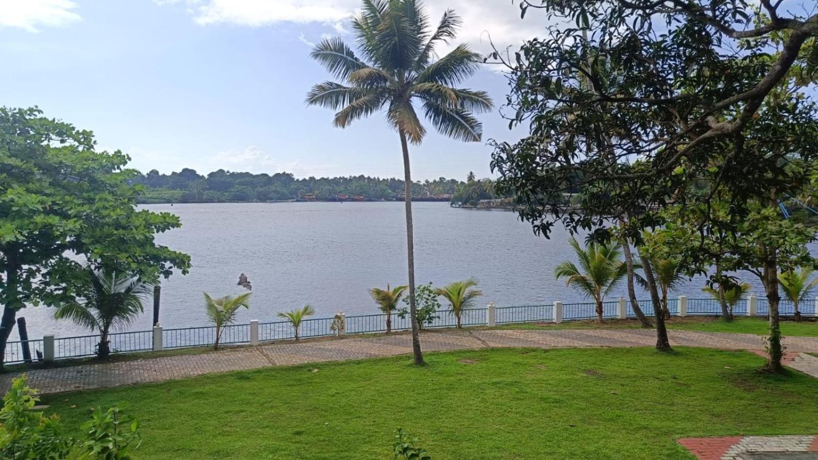 Ripples Backwater Resort, Kollam Buitenkant foto